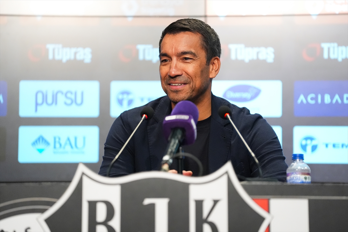 Giovanni van Bronckhorst: "İyi bir takıma karşı galip geldiğimiz için memnunum"