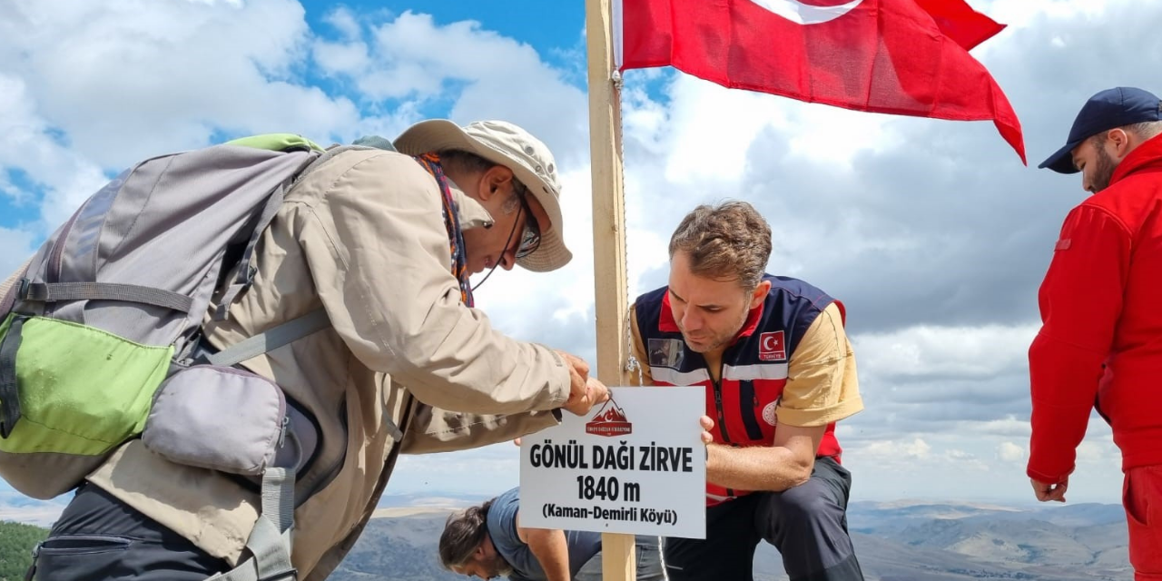 Kırşehirli dağcılar, Neşet Ertaş'ı Gönül Dağı'nda andı