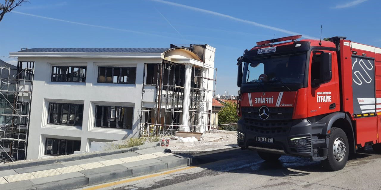 Ankara Çankaya'da çatı yangını: 1 işçi yaralandı