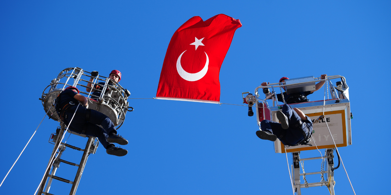 Kırıkkale'de itfaiye tatbikatı: Kurtarma ve yangın söndürme senaryoları başarıyla gerçekleştirildi