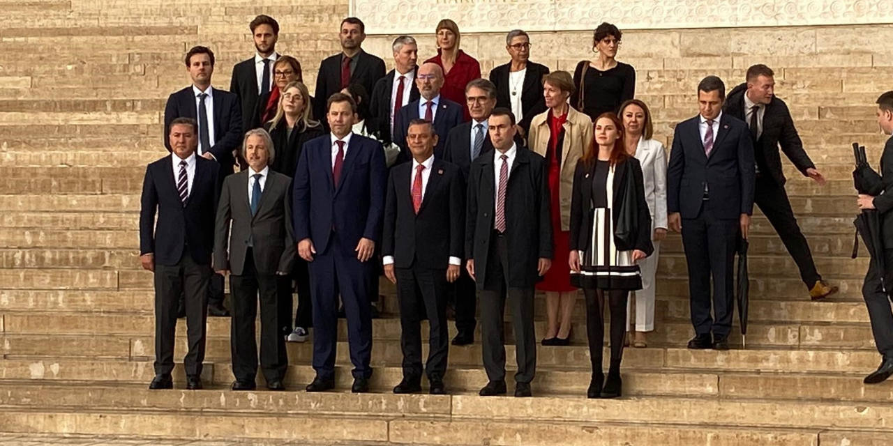 CHP Lideri Özgür Özel ve SPD Eş Genel Başkanı Klingbeil'den Anıtkabir ziyareti