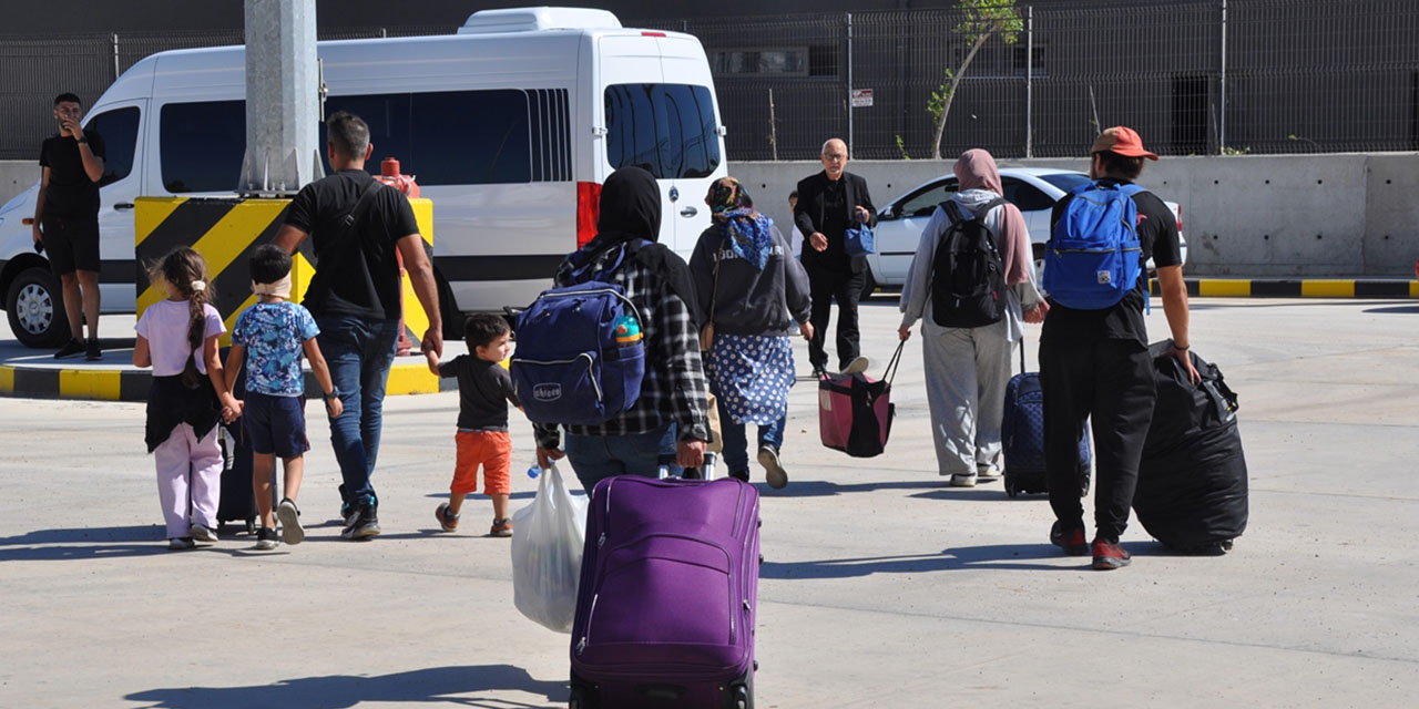 Lübnan'dan kaçan 315 yabancı uyruklu Mersin’e getirildi