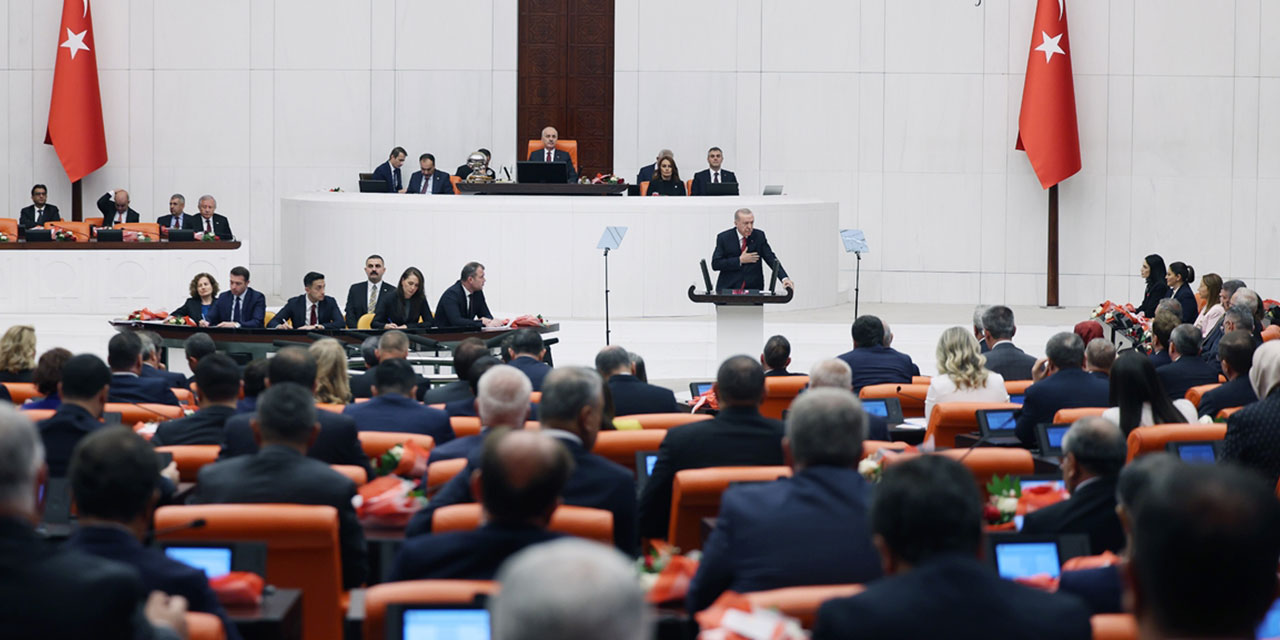 Cumhurbaşkanı Erdoğan Meclis'te yeni yasama yılını açtı: CHP heyeti ayakta karşıladı!