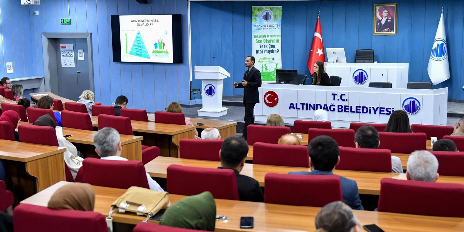 Altındağ Belediyesi’nin düzenlediği seminerlerde bu hafta Atık Yönetimi ve Geri Dönüşüm konuşuldu