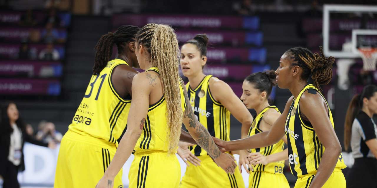 Fenerbahçe Opet, üst üste ikinci kez FIBA Süper Kupa şampiyonu oldu: Boş salon önünde rahat galibiyet