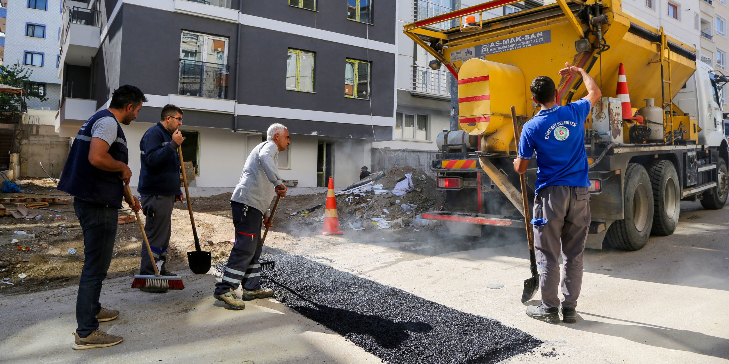 Etimesgut’ta asfalt çalışmaları devam ediyor