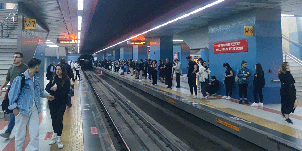 Ankara'da metro hattındaki arıza nedeniyle seferler bir süre durduruldu