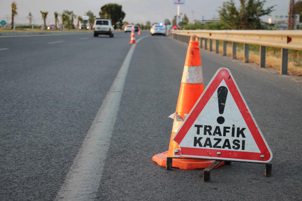 Ticari taksi ve motosikletin karıştığı kazada 2 kişi hayatını kaybetti