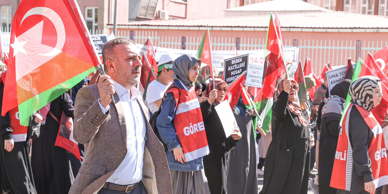 Başkan Özarslan ve Ercan, Filistin'e destek yürüyüşüne katıldı