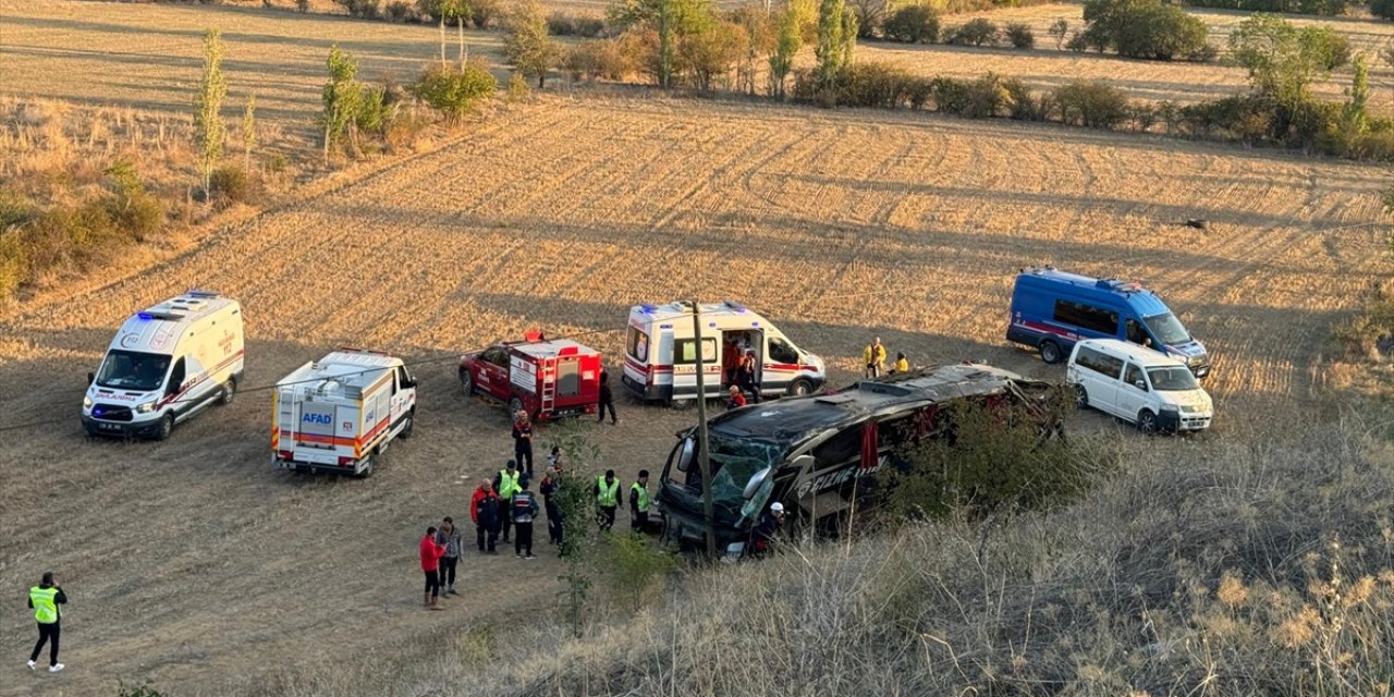 Afyonkarahisar'da yolcu otobüsü devrildi