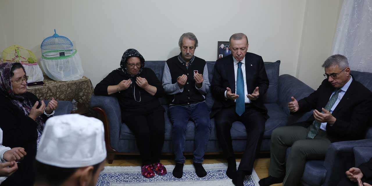 Cumhurbaşkanı Erdoğan, Ankara'da trafik kazasında hayatını kaybeden Betül Önderoğlu’nun ailesine taziye ziyaretinde bulundu