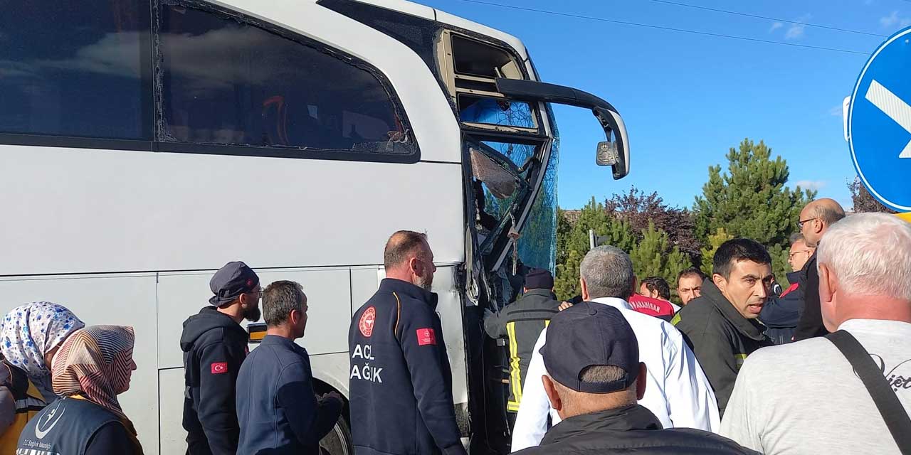 Afyonkarahisar'da yine yolcu otobüsü trafik kazasına karıştı: 3'ü ağır 20 yaralı