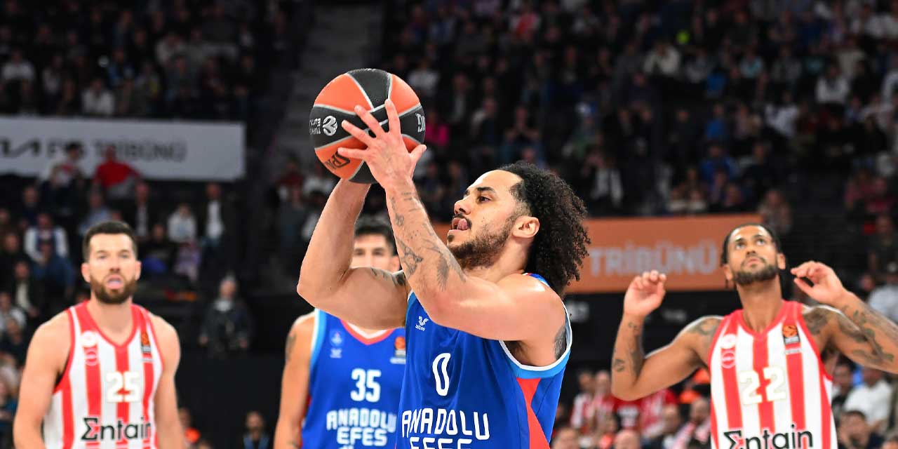 Shane Larkin şov yaptı: Anadolu Efes 15 sayı geriden gelerek  Olympiakos’u devirdi