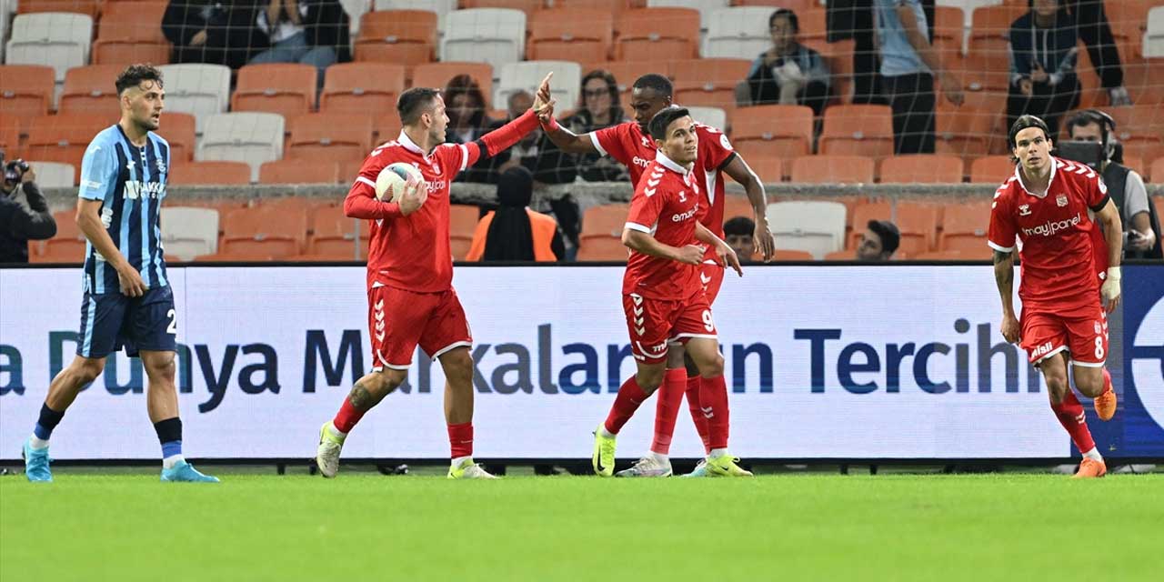 Sivasspor'dan Adana'da tarihi geri dönüş: Sivasspor, 2 farklı geriden gelerek 4-2 kazandı