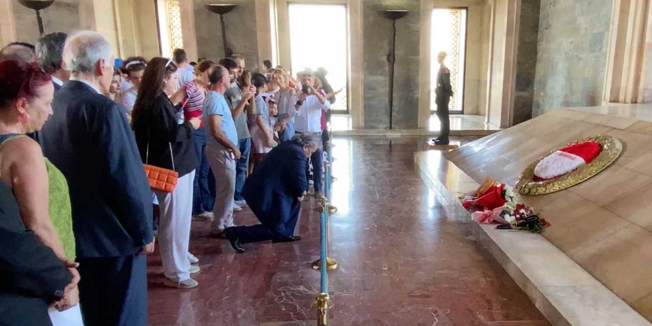 ATA Parti Genel Başkanı Zeybek, Atatürk'ü 'Türk töresi'ne göre selamladı