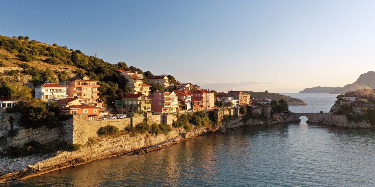 Bir bayramda daha Amasra doldu taştı