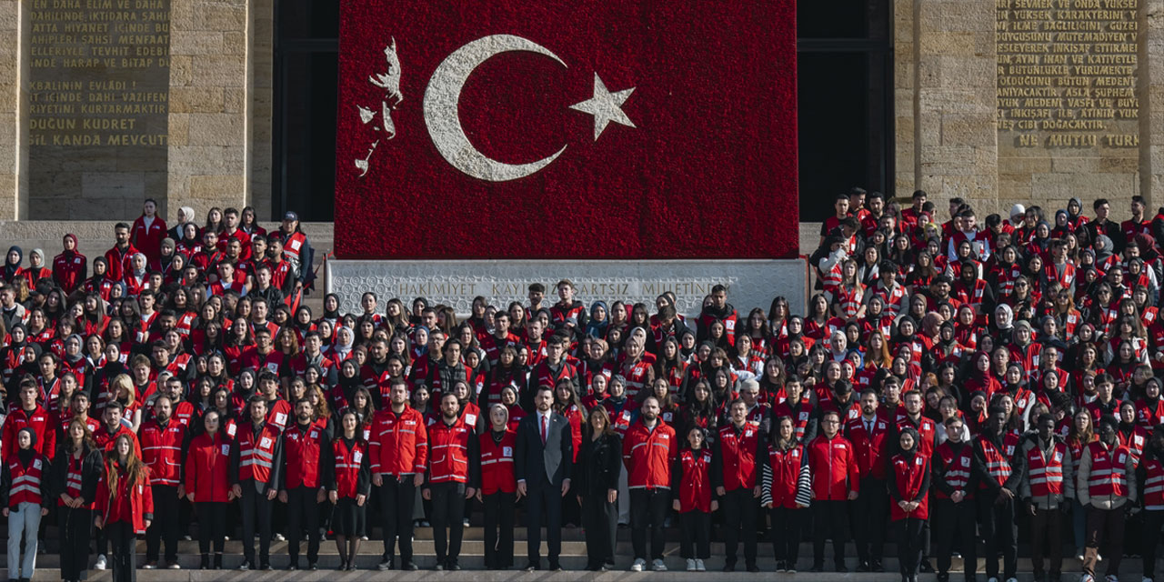 Türk Kızılay, Anıtkabir'i ziyaret etti