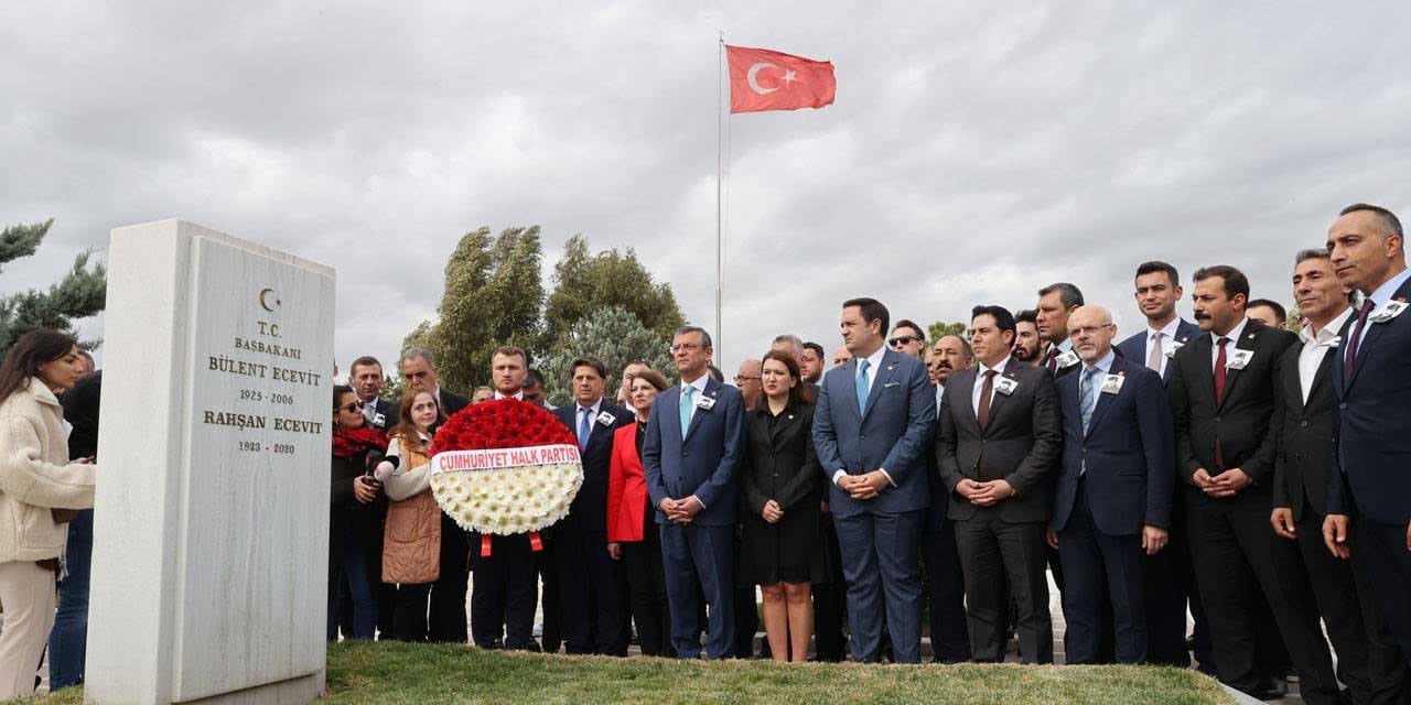 Özgür Özel, Bülent Ecevit'in kabrini ziyaret etti