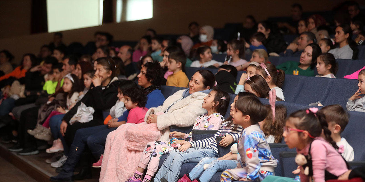 Yenimahalle'de tiyatro festivalleri başlıyor!