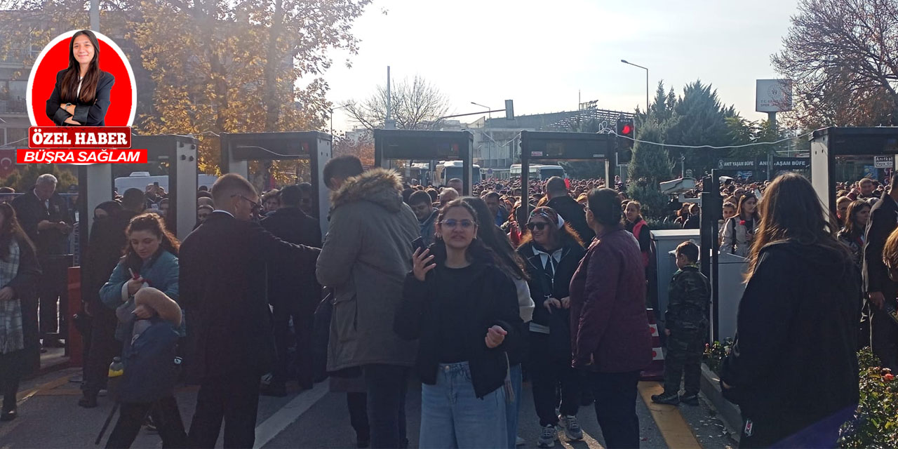 Anıtkabir’e girişte izdiham: Güvenlik önlemleri vatandaşı çileden çıkardı