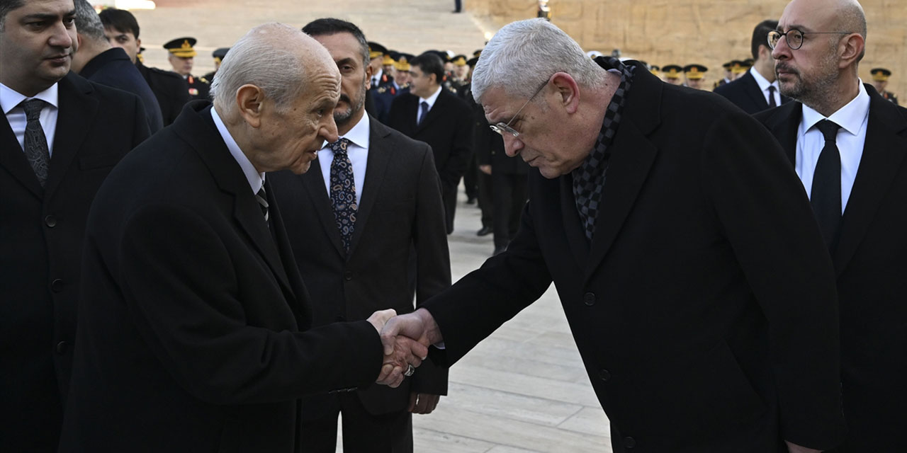 Devlet Bahçeli ve Müsavat Dervişoğlu Anıtkabir'de tokalaştı