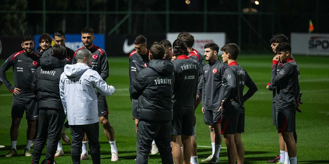 A Milli Futbol Takımının Galler maçı hazırlıkları başladı: Eksik isimler yerine Ümit milliler antrenmanda