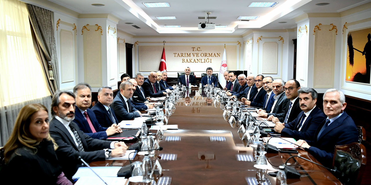 Bakanlar Yumaklı ve Bolat, şeker sektörünün temsilcileriyle bir araya geldi