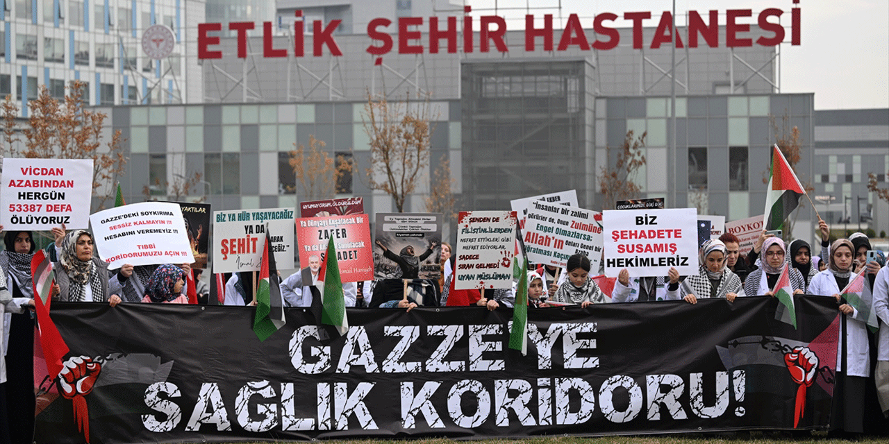 Ankara'da sağlık çalışanları, Gazze'ye "tıbbi koridor" açılması talebiyle yürüdü