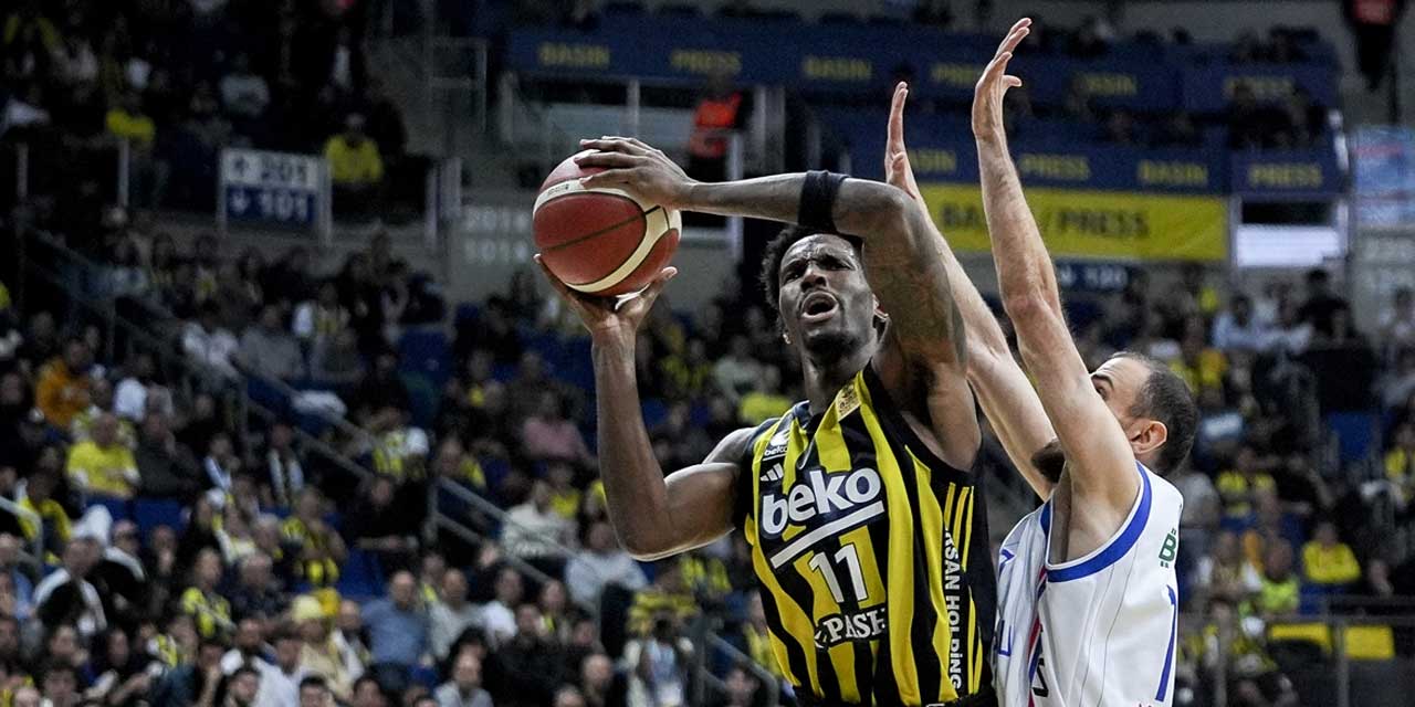 Fenerbahçe, Euroleague'in ardından ligde de doludizgin: Anadolu Efes'i deplasman yıktı