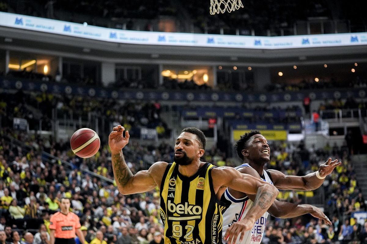 Fenerbahçe Beko'dan harika geri dönüş: 82-86