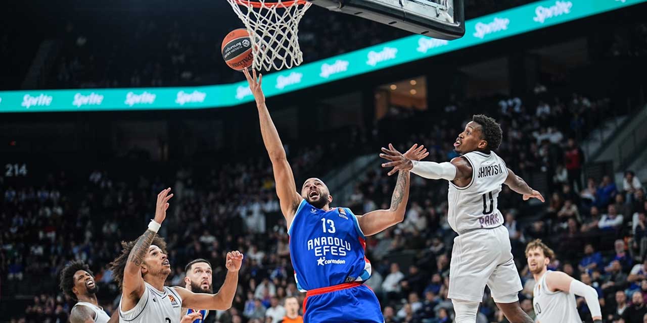 Anadolu Efes, Euroleague'de evinde Paris Basketbol’a yenildi