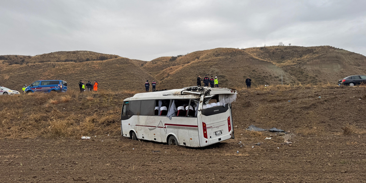 Çankırı'da cenazeye giden otobüs devrildi: 29 yaralı