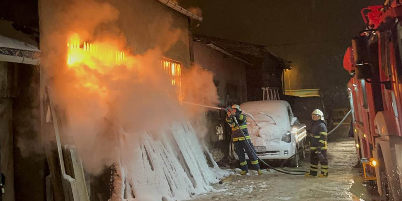 Mobilya atölyesinde çıkan yangın korkuttu