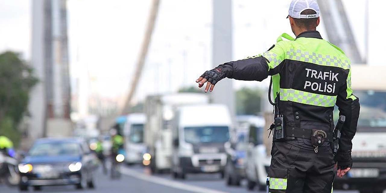 İçişleri Bakanı Yerlikaya, trafik denetimi verilerini açıkladı:  462 bin 324 sürücüye işlem yapıldı