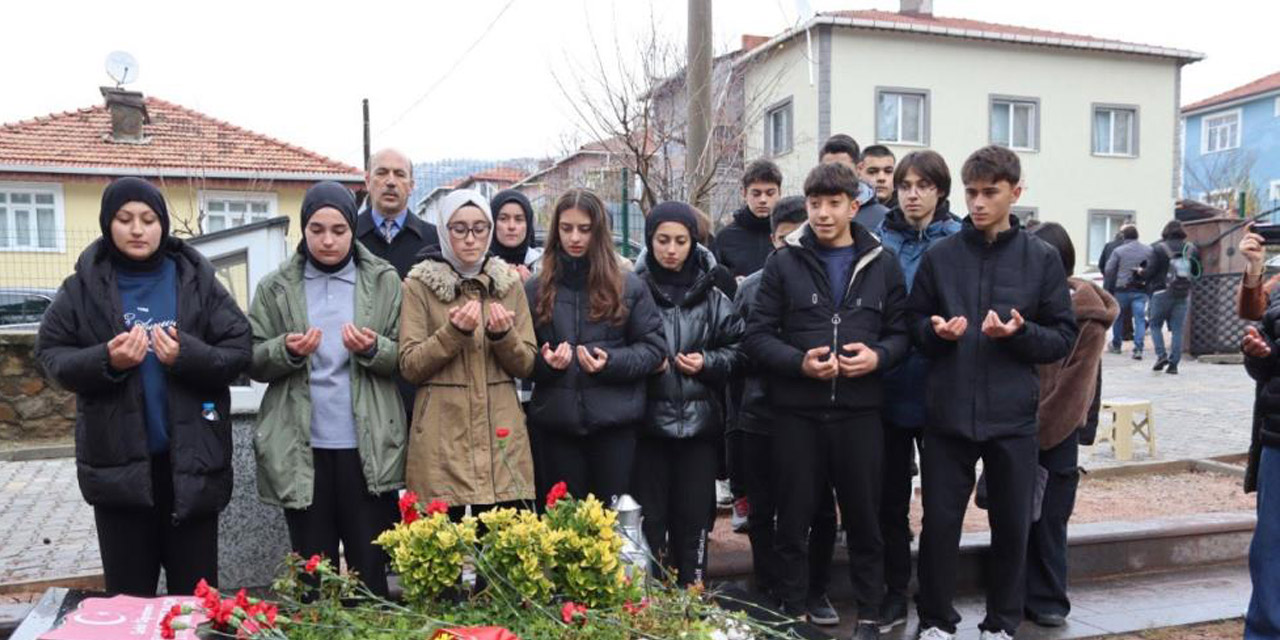 Şehit Aybüke Öğretmen, kabri başında dualarla anıldı