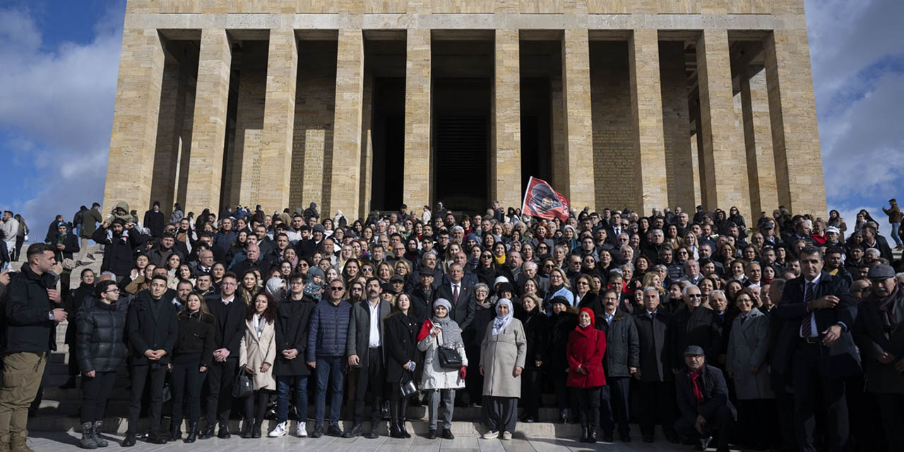 CHP Genel Başkanı Özel, Anıtkabir’i ziyaret etti