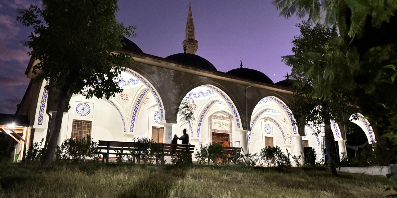 16 yaşındaki çocuk camide imamı bıçakladı