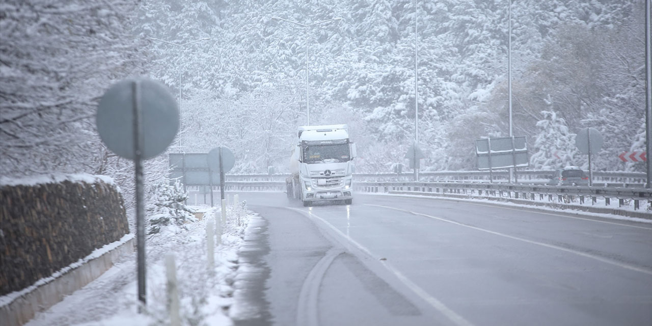 Samsun-Ankara kara yolunda kar etkisini gösterdi