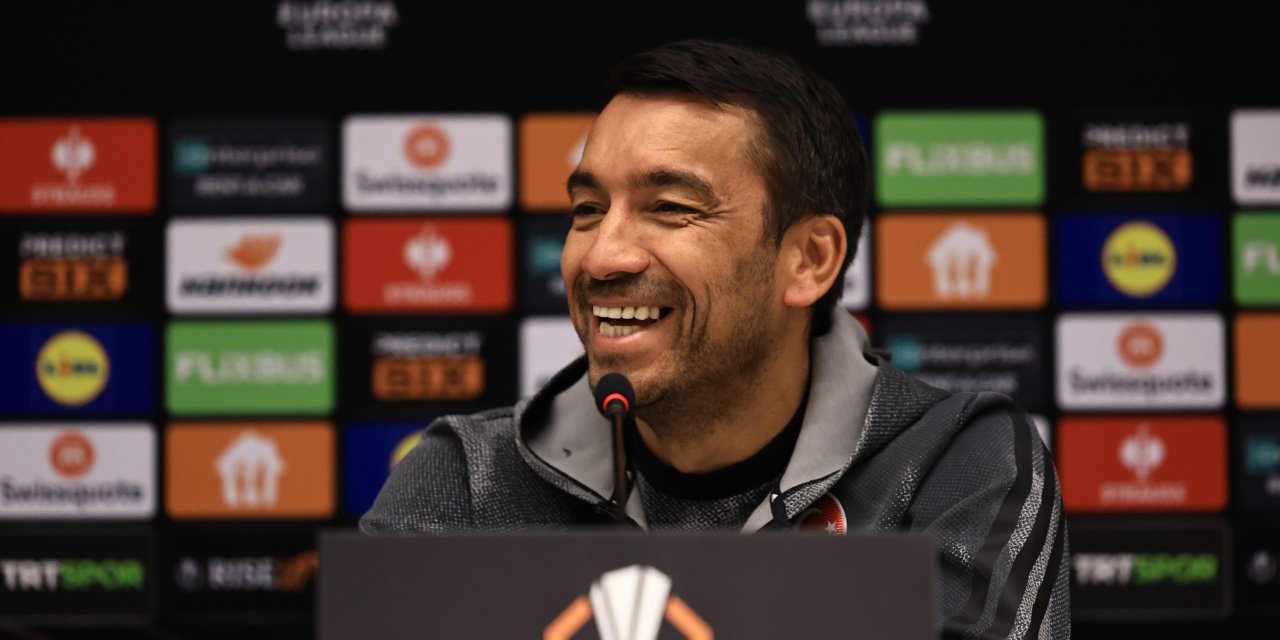 Bronckhorst: "Galip gelmek için buradayız"