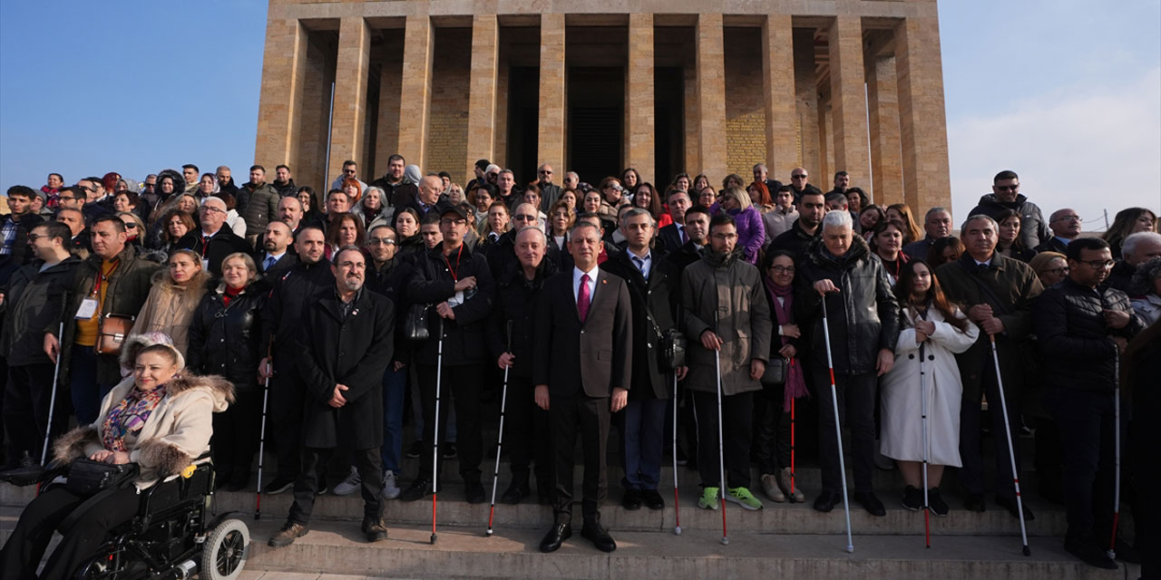 Özgür Özel, Anıtkabir'i ziyaret etti