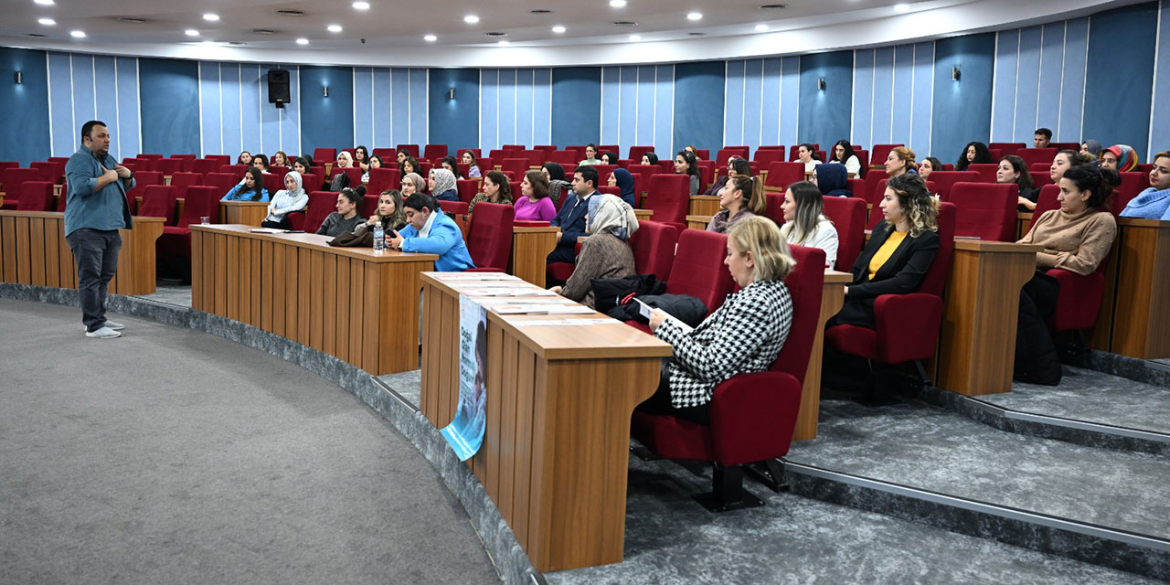 Salı Sohbetleri'nde bu hafta: 'Normal Doğum ve Lohusalık Depresyonu' konuşuldu