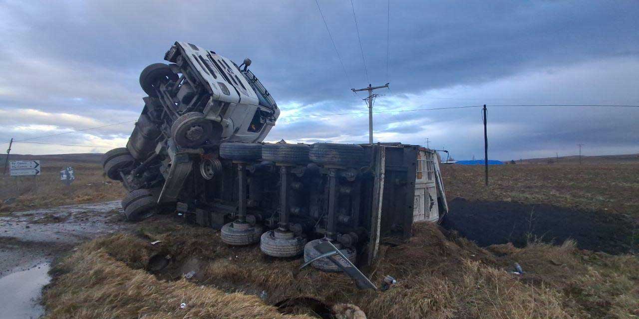 Çorum-Yozgat kara yolunda iki TIR'ın devrilmesi sonucu 2 kişi yaralandı