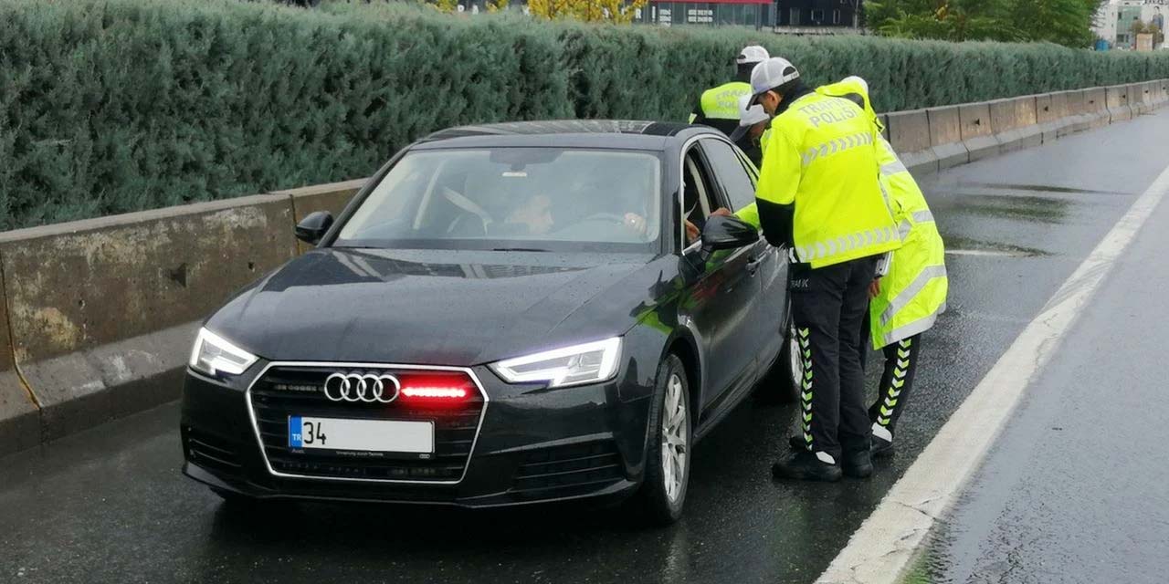 Yetkisiz çakar polisin radarına takıldı: Bir haftada 89 sürücüye işlem yapıldı