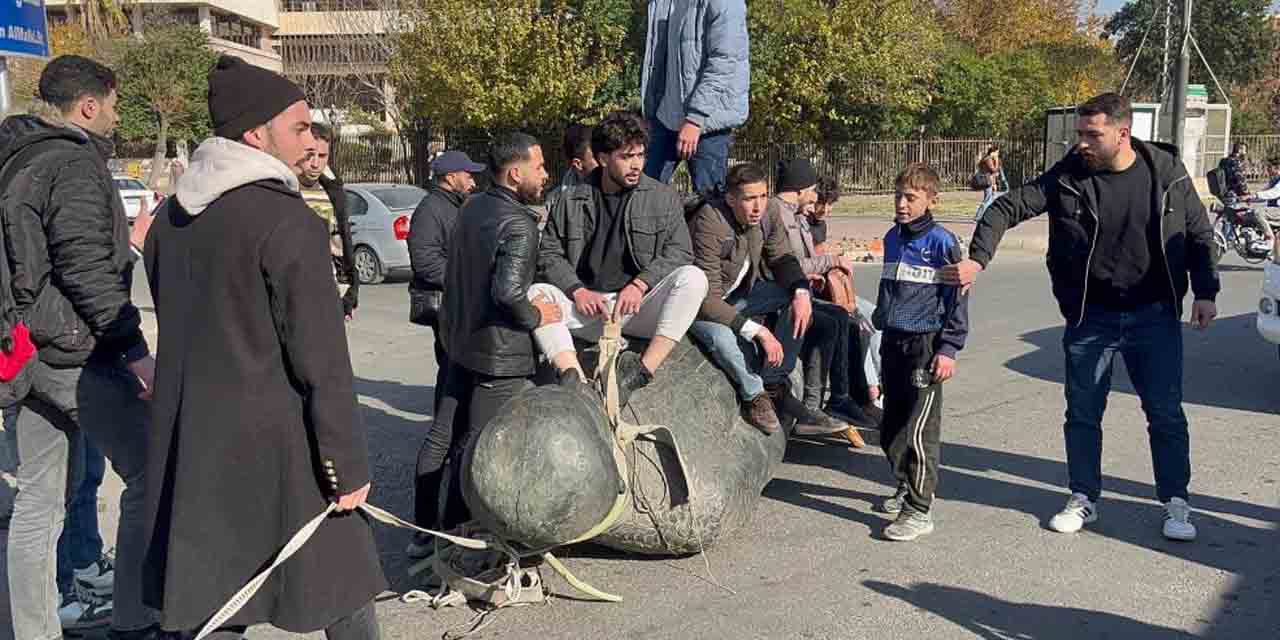 Şam'da Hafız Esad'ın heykeli sürüklendi: Rejim karşıtı tepkiler devam ediyor