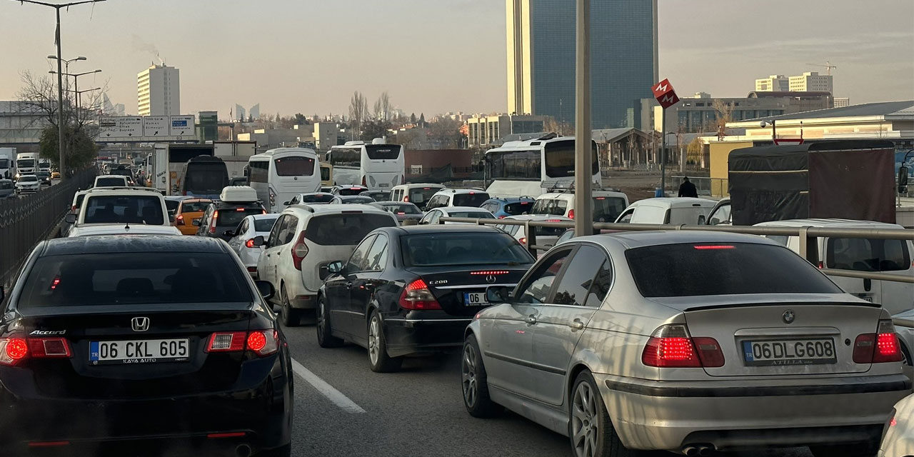 Fatih Ünal: Neredeyse öğlen oldu ama Ankara'da trafik hâlâ felç