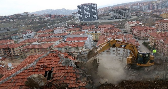 Çankaya’da tehlike arz eden gecekondular yıkılıyor