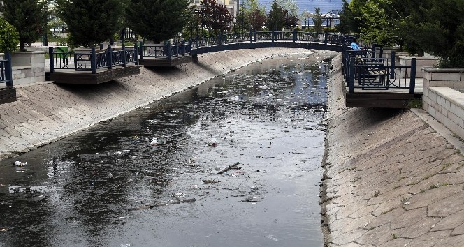 Gölbaşı’nda su kanalları temizleniyor