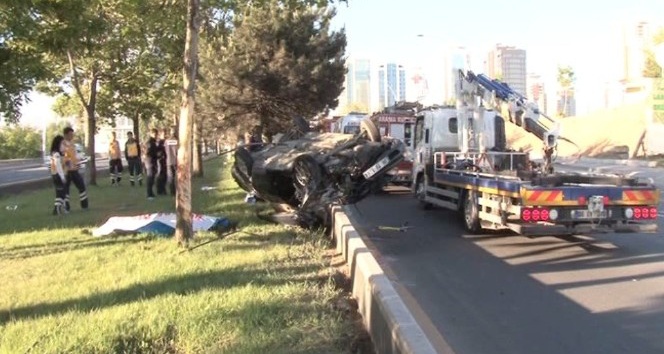 Hurdaya dönen otomobilde sıkışan sürücü hayatını kaybetti