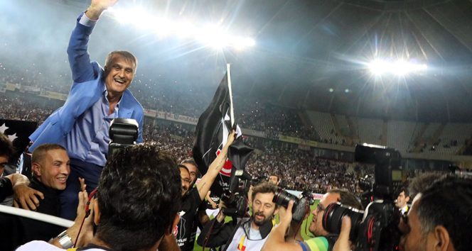 Şenol Güneş, Beşiktaş'la üst üste ikinci kez şampiyonluk yaşadı