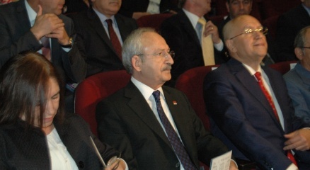 Kılıçdaroğlu, 'Halktan Biri' oyununu izledi